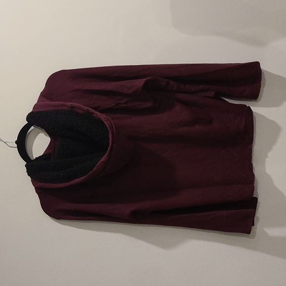 Splendid maroon soft hoodie with black sherpa inner hood - Picture 5 of 9